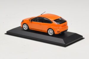 Ford Focus ST Mk2 Electric Orange Boîte de Remplacement Minichamps 1:43 400087302-R1 Métal — image 3 sur 4