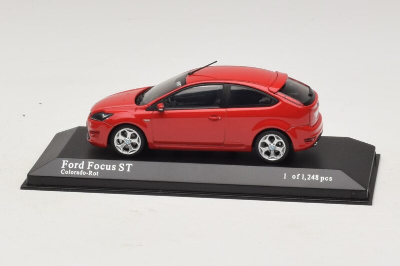 Ford Focus ST Mk2 Rouge Minichamps 1:43 Ford Focus ST Mk2 Rouge Minichamps 1:43 400087301 Métal