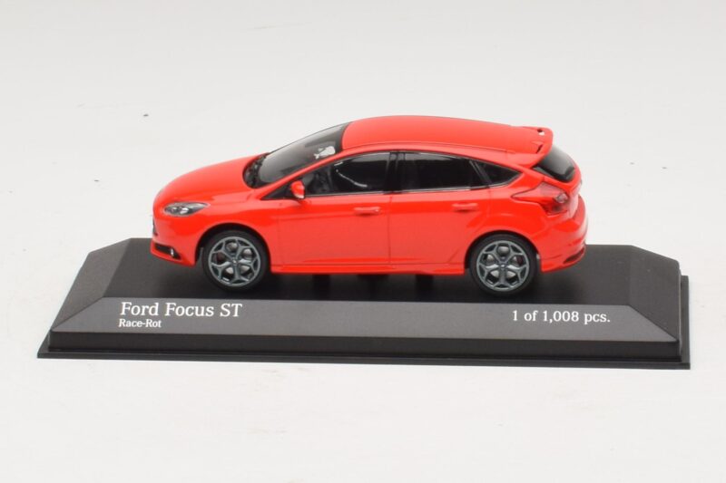 Ford Focus ST Mk3 Rouge Minichamps 1:43 Ford Focus ST Mk3 Rouge Minichamps 1:43 410081001 Métal