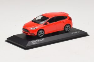 Ford Focus ST Mk3 Rouge Minichamps 1:43 410081001 Métal — image 2 sur 4