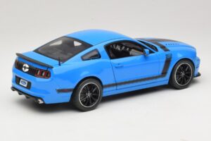 Ford Mustang Boss 302 S197 Bleu Shelby Collectibles 1:18 25414S Métal — image 3 sur 8
