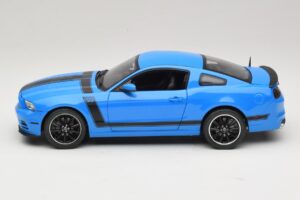 Ford Mustang Boss 302 S197 Bleu Shelby Collectibles 1:18 25414S Métal — image 4 sur 8