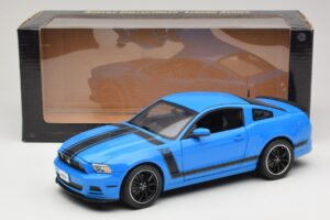 Ford Mustang Boss 302 S197 Bleu Shelby Collectibles 1:18 25414S Métal — image 8 sur 8