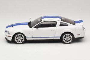 Ford Shelby Cobra GT500 Concept Blanc avec Rayure Bleue AUTOart 1:18 73052 Métal — image 4 sur 8