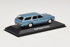 Ford Taunus TC Turnier Blue Metallic Maxichamps 1:43 940081311 Métal — image 2 sur 4