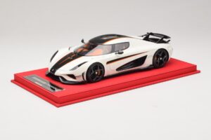 Koenigsegg Regera Blanc avec Carbone Noir FrontiArt 1:18 REMC043 Résine