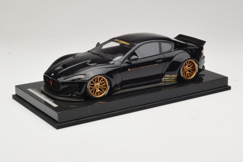 Maserati GranTurismo Liberty Walk Noir avec Jantes Dorées AB Models 1:18 MAS-LB08-C Résine