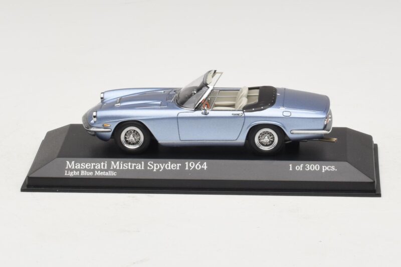 Maserati Mistral Spyder Light Blue Metallic Minichamps 1:43 Maserati Mistral Spyder Light Blue Metallic Minichamps 1:43 437123432 Métal