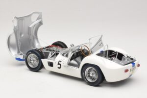 Maserati Tipo 61 #5 S. Moss / D. Gurney Camoradi ADAC 1000km Nurburgring Winner 1960 Minichamps 1:18 100601205 Métal — image 5 sur 8