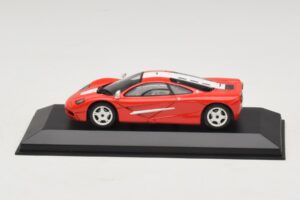 McLaren F1 Rouge Avec Rayures Blanches Minichamps 1:43 MCLAREN005 Métal — image 3 sur 4