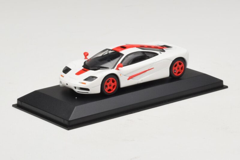 McLaren F1 Blanc Avec Rayures Rouges Minichamps 1:43 McLaren F1 Blanc Avec Rayures Rouges Minichamps 1:43 MCLAREN003 Métal