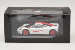 McLaren F1 Blanc Avec Rayures Rouges Minichamps 1:43 MCLAREN003 Métal — image 3 sur 4