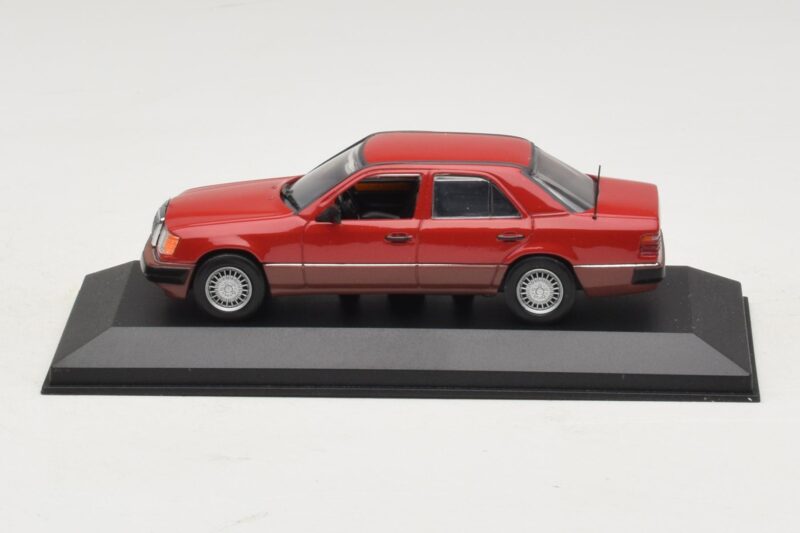 Mercedes 300D W124 Turbo Rouge Minichamps 1:43 Mercedes 300D W124 Turbo Rouge Minichamps 1:43 3210 Métal