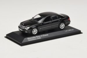 Mercedes E-Class W211 Noir Métallisé Minichamps 1:43 400036001 Métal — image 2 sur 4