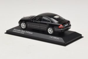 Mercedes E-Class W211 Noir Métallisé Minichamps 1:43 400036001 Métal — image 3 sur 4