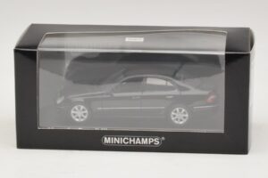 Mercedes E-Class W211 Noir Métallisé Minichamps 1:43 400036001 Métal — image 4 sur 4
