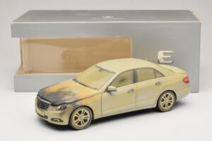 Mercedes E-Class W212 Brûlée Dubaï Voiture D'art Minichamps 1:18 MB008 Métal — image 6 sur 6