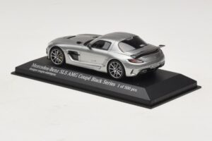 Mercedes SLS AMG C197 Black Series Gris Métallisé Minichamps 1:43 437033024 Métal — image 3 sur 4