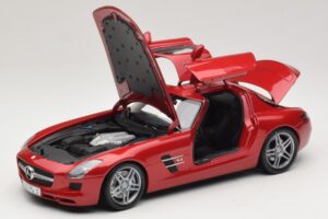 Mercedes SLS AMG C197 Rouge Métallisé Minichamps 1:18 100039020 Métal — image 2 sur 8