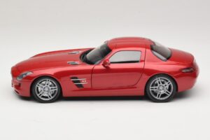 Mercedes SLS AMG C197 Rouge Métallisé Minichamps 1:18 100039020 Métal — image 4 sur 8