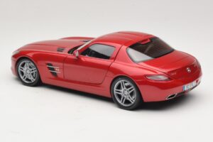 Mercedes SLS AMG C197 Rouge Métallisé Minichamps 1:18 100039020 Métal — image 7 sur 8