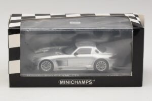 Mercedes SLS AMG GT3 Argent Minichamps 1:43 410113202 Métal — image 4 sur 4