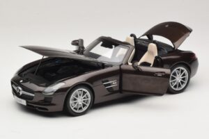 Mercedes SLS AMG Sepang Brown Minichamps 1:18 B66960080 Métal — image 2 sur 9