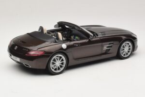 Mercedes SLS AMG Sepang Brown Minichamps 1:18 B66960080 Métal — image 4 sur 9