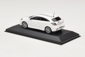 Opel Astra H OPC Nurburgring Edition Blanc Minichamps 1:43 ASTRA005 Métal — image 3 sur 4