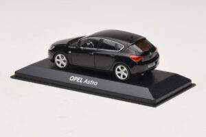 Opel Astra J Noir Minichamps 1:43 ASTRA006 Métal — image 3 sur 4