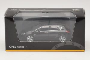 Opel Astra J Noir Minichamps 1:43 ASTRA006 Métal — image 4 sur 4