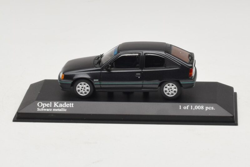 Opel Kadett E Black Metallic Minichamps 1:43 Opel Kadett E Black Metallic Minichamps 1:43 400045901 Métal