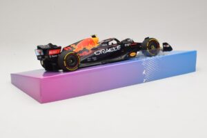 Oracle Red Bull Racing RB18 #11 S. Perez Miami GP 2022 Minichamps 1:18 113220511 Métal — image 3 sur 7