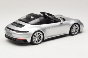 Porsche 911 992 Targa 4 GTS Argent Minichamps 1:18 WAP0211460RTRG Métal — image 2 sur 6