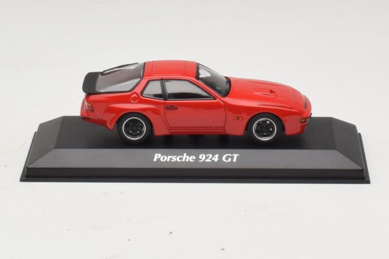 Porsche 924 GT Rouge Maxichamps 1:43 Porsche 924 GT Rouge Maxichamps 1:43 940066120 Métal