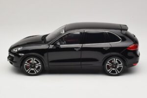 Porsche Cayenne Turbo S 92A Noir Métallisé Minichamps 1:18 110062100 Métal — image 4 sur 8
