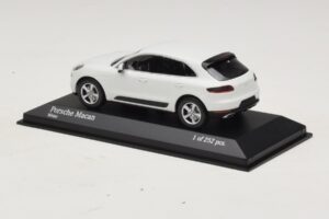 Porsche Macan 95B Blanc Minichamps 1:43 410062601 Métal — image 3 sur 4