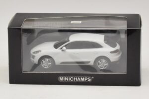 Porsche Macan 95B Blanc Minichamps 1:43 410062601 Métal — image 4 sur 4