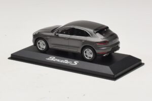 Porsche Macan S Diesel 95B Bronze Métallisé Minichamps 1:43 WAP0201510E Métal — image 3 sur 4