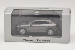 Porsche Macan S Diesel 95B Bronze Métallisé Minichamps 1:43 WAP0201510E Métal — image 4 sur 4
