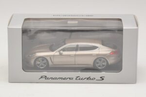 Porsche Panamera 970 Turbo S Bronze Métallisé Minichamps 1:43 WAP0200600E Métal — image 4 sur 4