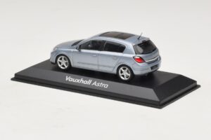 Vauxhall Astra H Sedan Bleu Clair Métallisé Minichamps 1:43 ASTRA007 Métal — image 3 sur 4