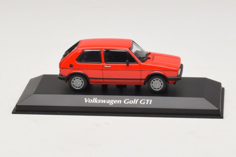 Volkswagen Golf GTI Mk1 Rouge Maxichamps 1:43 940055170 Métal
