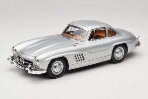 Mercedes-Benz 300 SL W198 Gullwing argent Norev 1:18 Mercedes-Benz 300 SL W198 Gullwing argent Norev 1:18 183857 Métal