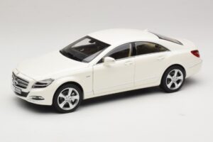 Mercedes-Benz CLS C218 Coupé blanc brillant métallisé Norev 1:18 183943 Métal