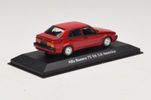 Alfa Romeo 75 V6 3.0 America Rouge Maxichamps 1:43 940120461 Métal — image 2 sur 5