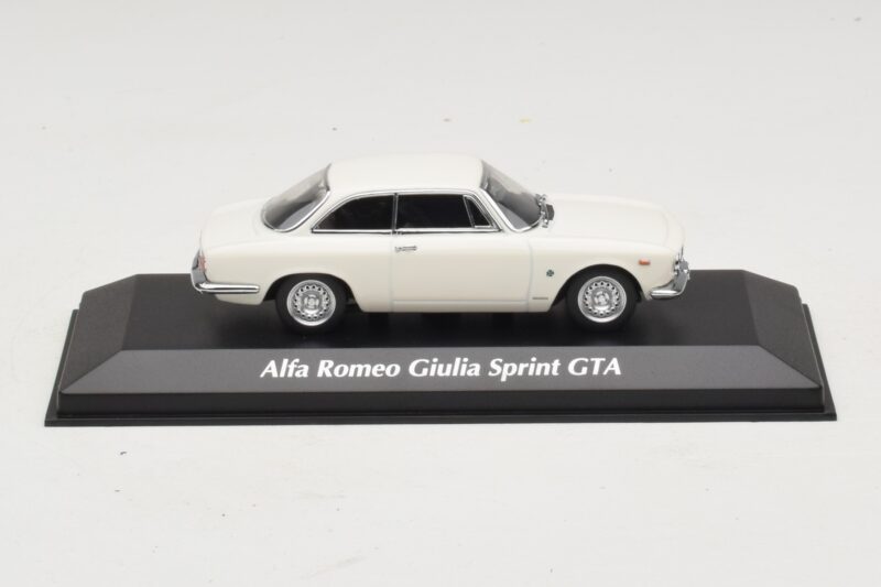 Alfa Romeo Giulia Sprint GTA Blanc Maxichamps 1:43 940120441 Métal