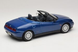 Alfa Romeo Spider 916 Bleu Maisto 1:18 31831 Métal — image 3 sur 8