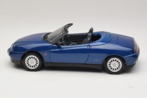 Alfa Romeo Spider 916 Bleu Maisto 1:18 31831 Métal — image 4 sur 8