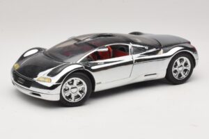 Audi Avus Quattro Chrome Silver Revell 1:18 08830 Métal